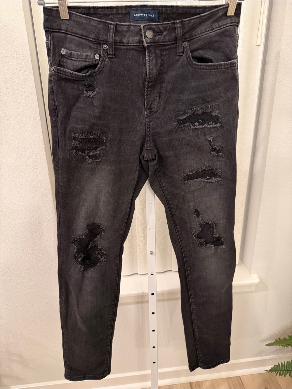 Aeropostale Men's Black Distressed Skinny Jeans